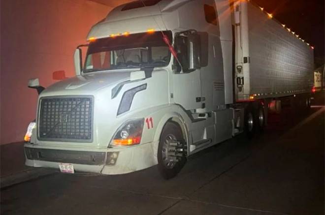 Aseguran 320 kg de metanfetamina en tractocamión en Sinaloa; hay dos detenidos