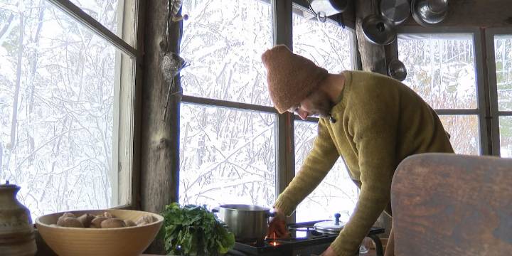 Wisconsin environmental activist plans to forage meals for entire year