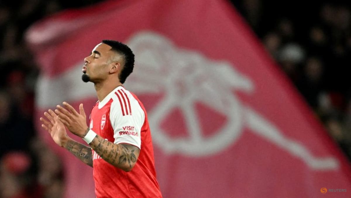 Arsenal get lucky break to go five points clear, Salah returns for Liverpool