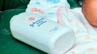 Talco para bebés de J&J: jurado en Los Ángeles falla a favor de dos mujeres con cáncer