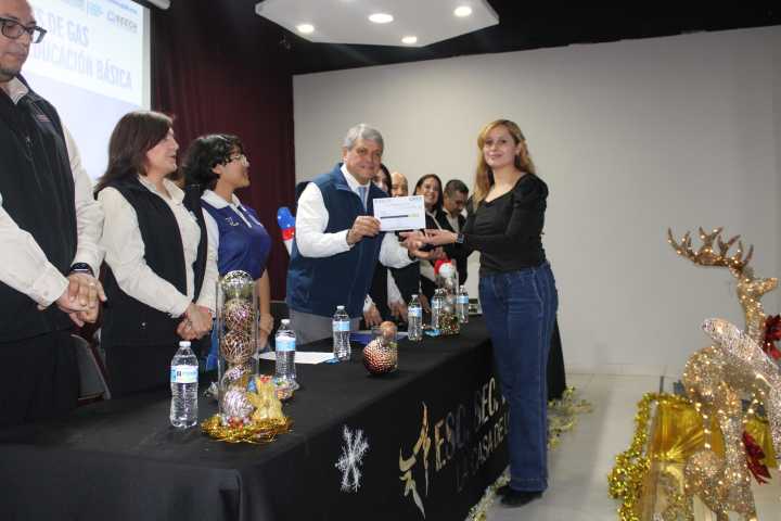 Entrega Estado vales de gas a más de 200 escuelas de Ciudad Juárez