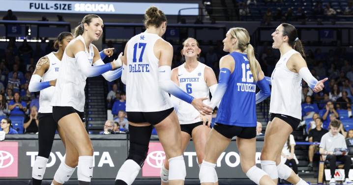 Hudson, O'Brien among six Wildcats to earn AVCA All
