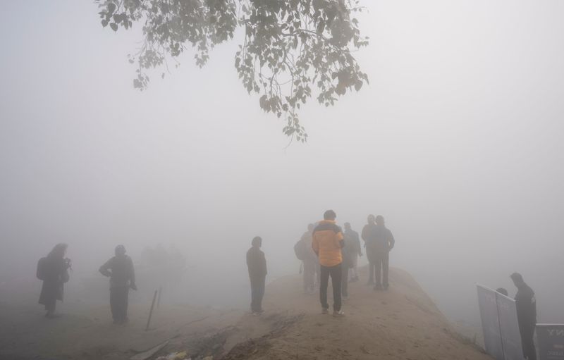 Air quality worsens in Delhi, AQI settles in ‘severe’ zone