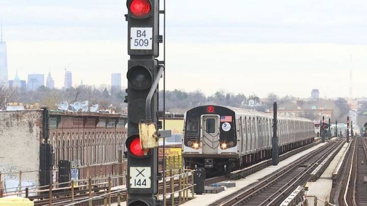 F and M subway lines to swap in plan to reduce delays