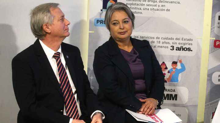 Kast responde a arremetidas de Jara y hace guiños al "piñerismo"