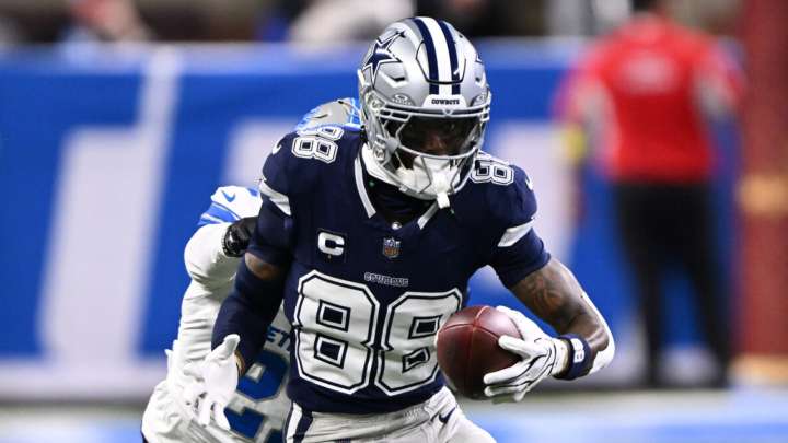 CeeDee Lamb suffers an apparent concussion on scary play