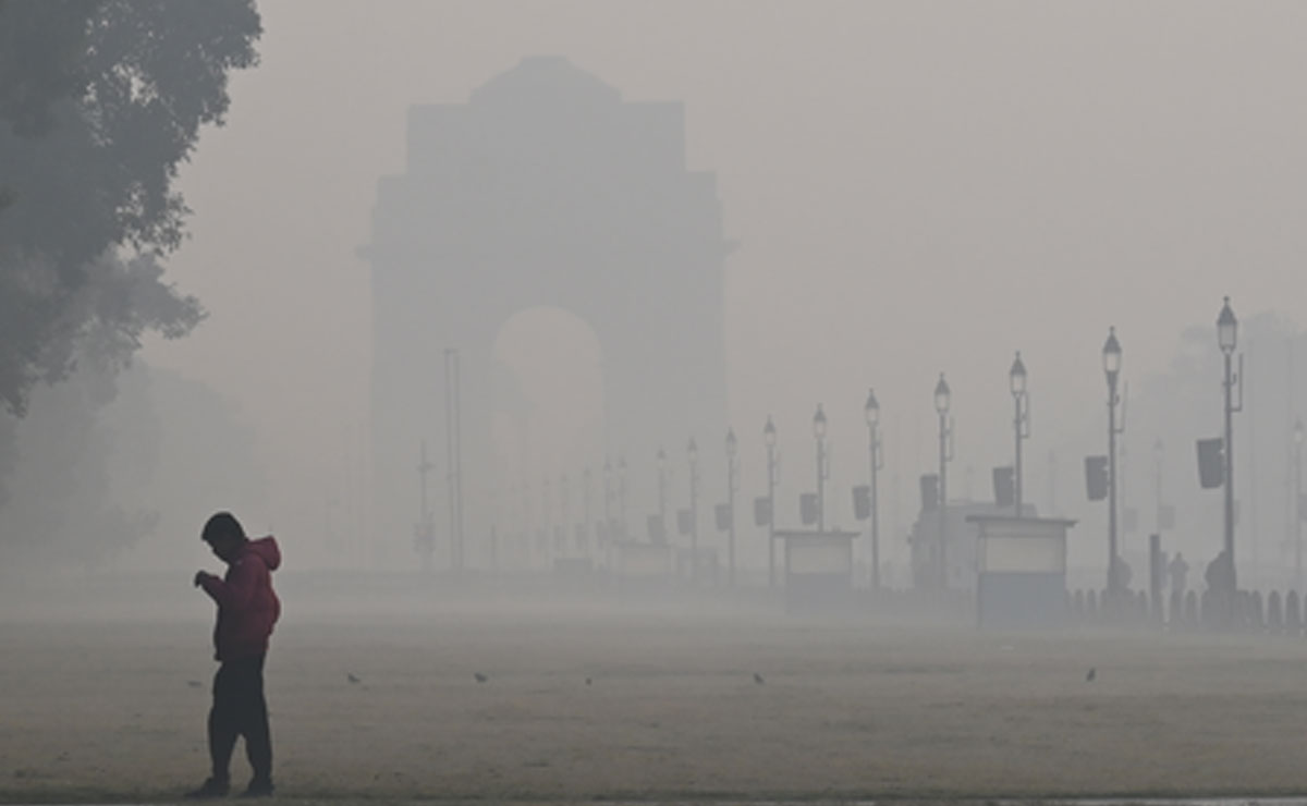 Heavy smog engulfs Delhi-NCR as air quality slips to ‘very poor’ category