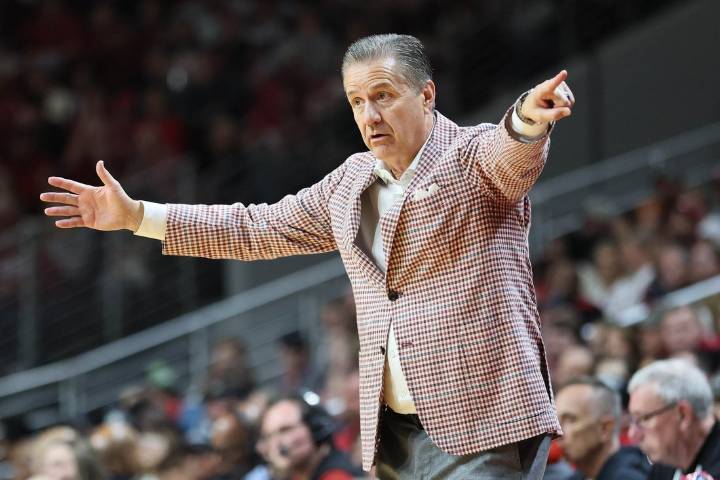 Deadspin | No. 17 Arkansas takes over late to top No. 16 Texas Tech