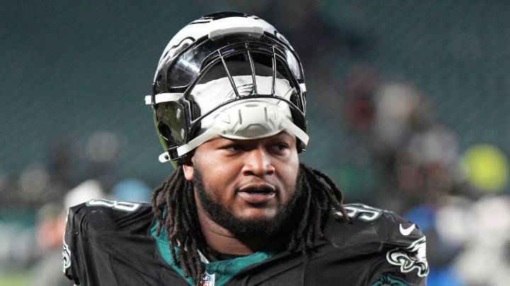 Sources: Eagles DT Carter out for MNF after shoulder procedures