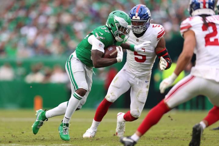 Deadspin | Giants DE Kayvon Thibodeaux (shoulder) out vs. Patriots