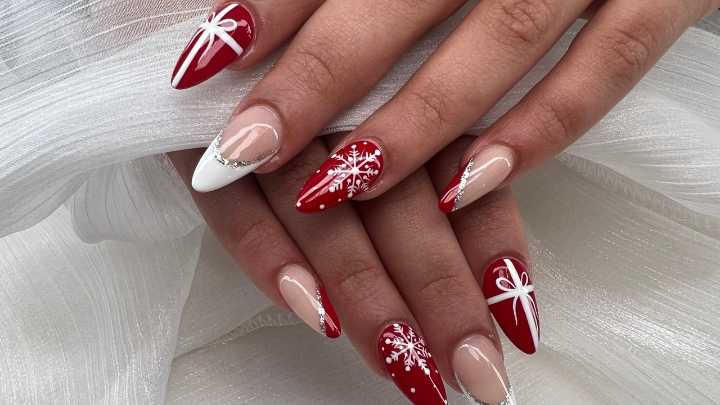 Manicura navideña 2025: los trucos que harán brillar tus manos