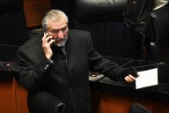 Dice Adán Augusto que negoció precio más barato de libros de AMLO para regalar a senadores