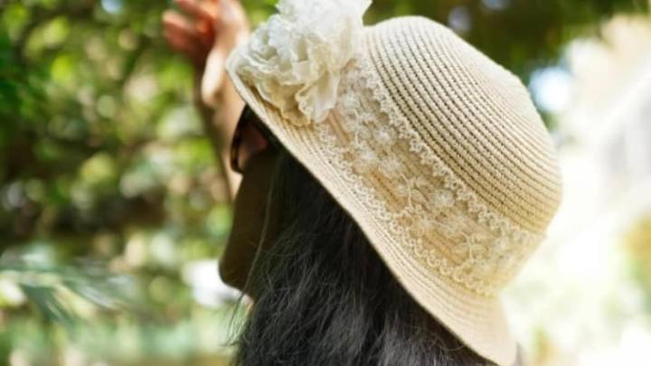 This Actress Was ‘Schooled’ By Amitabh Bachchan For Wearing A ‘Swimsuit’ — Patriarchal Mindset Or Protective Instinct?