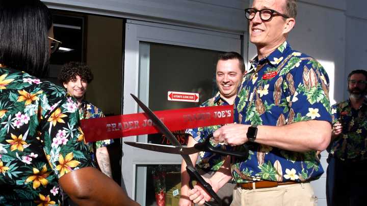 Opening Day Crowds for Trader Joe’s at the Avenue Viera