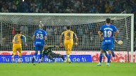 Cruz Azul y Tigres firman empate en C.U. que favorece a felinos