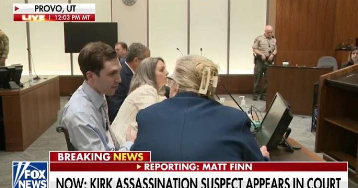 El acusado de matar a Charlie Kirk comparece en persona ante el juez por primera vez