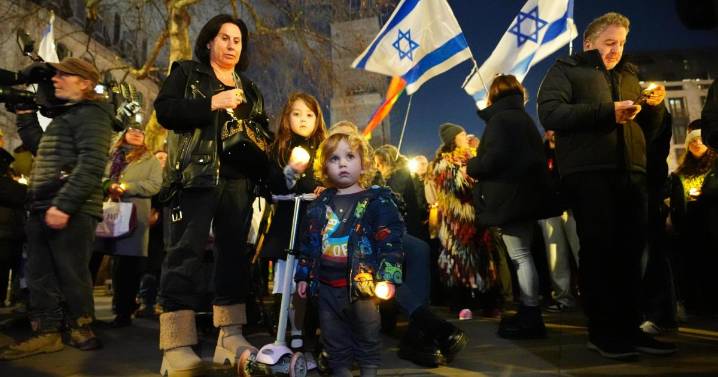 Dozens attend London vigil to pay tribute to victims of Bondi Beach attack