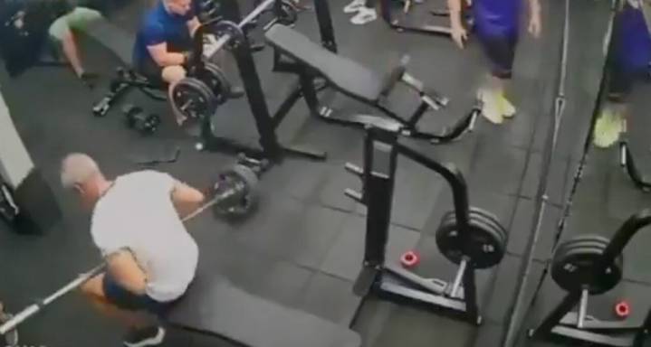 Muere un hombre en un gimnasio tras ser golpeado por una barra