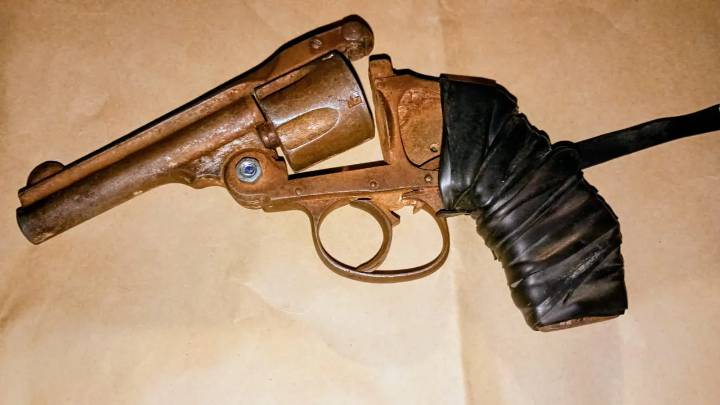 Secuestro de arma de fuego y un hombre Detenido en Plaza 6 de febrero