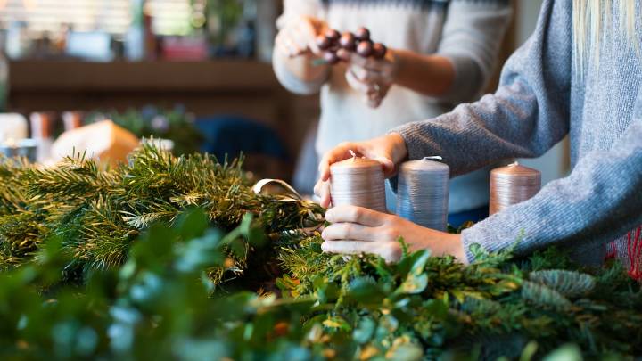 ¿Cuáles son los 4 colores de las velas de la Corona de Adviento?