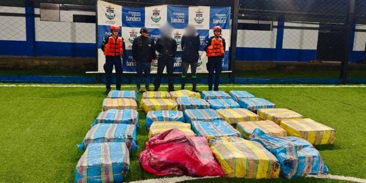 Armada de Colombia incautó un cargamento de drogas avaluado en más de 4 millones de dólares: dos hombres fueron capturados