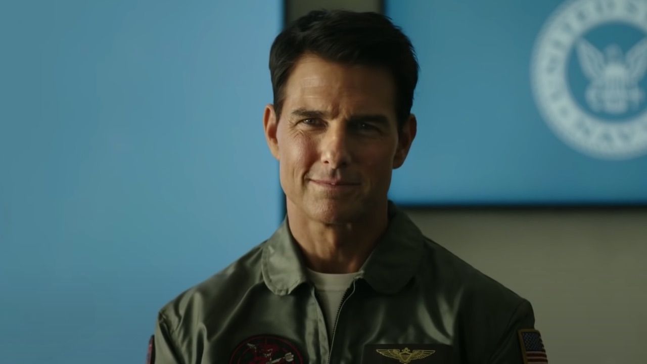 One Of Tom Cruise’s Co-Stars Couldn’t Eat His Famous Christmas Cake. Now, He Gets Another Tasty