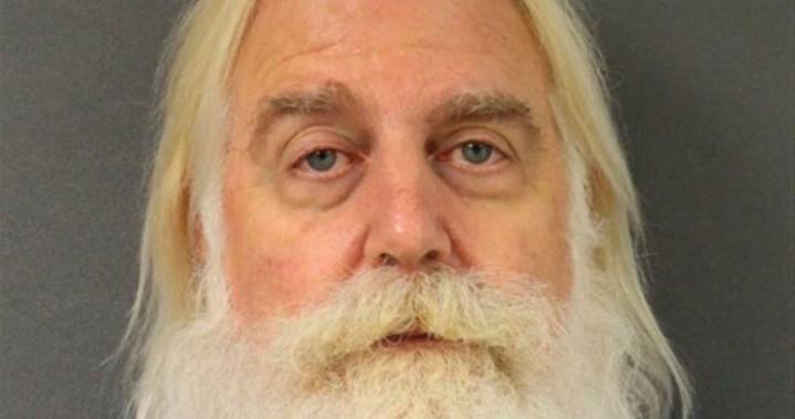 Arrestan a un ‘Papá Noel’ exmaestro de primaria por pornografía infantil