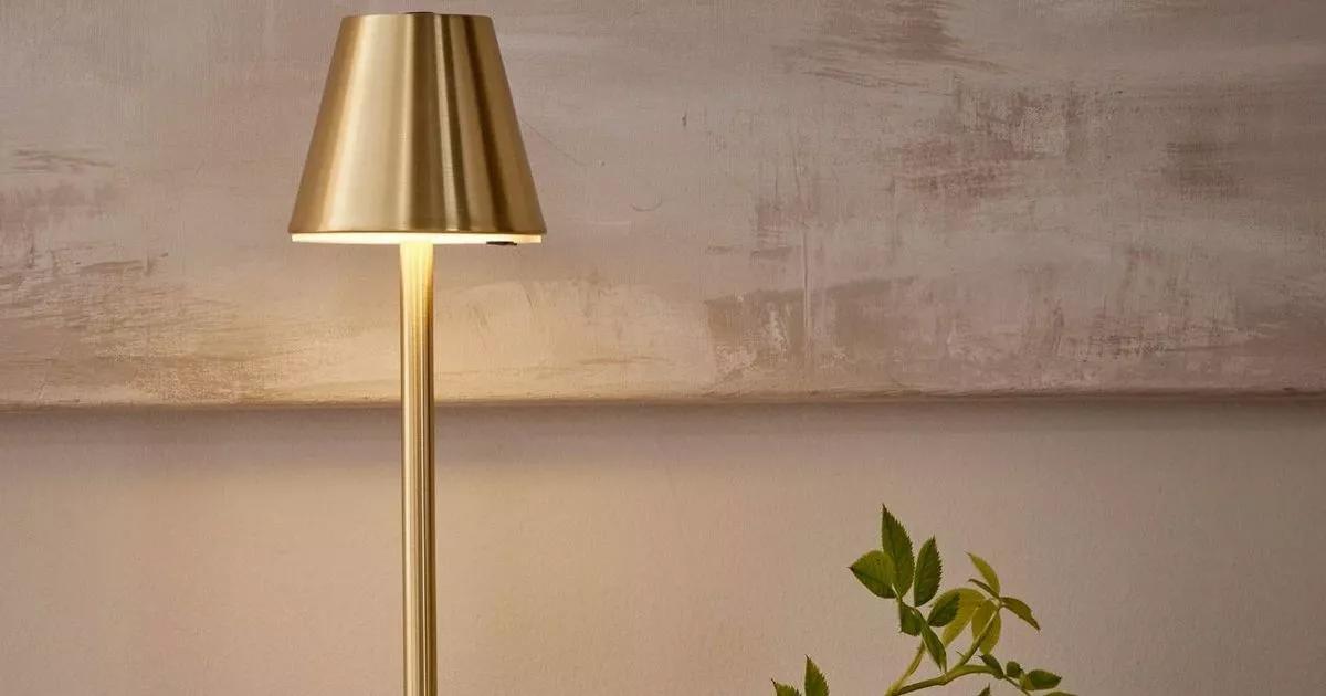 Dusk shoppers praise £26 'classy' gold lamp that has no wires