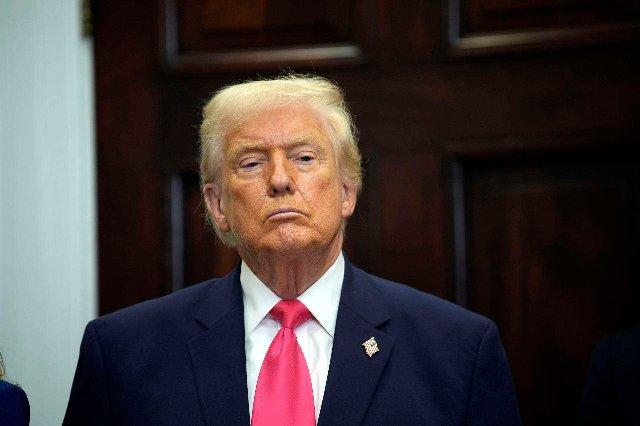 Advierte Trump que podría dejar expirar el T-MEC y buscar un nuevo acuerdo con México y Canadá