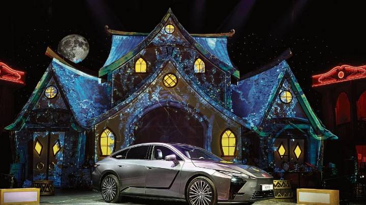 Lexus ES: ya rueda… por suelo español