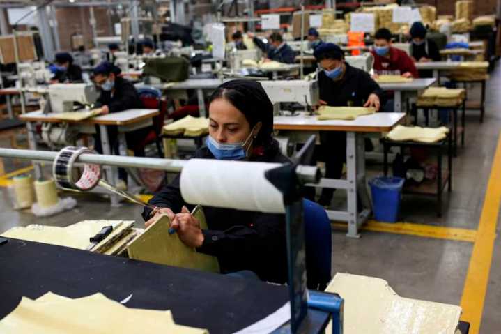 Aumento del salario mínimo en 2026 podría agravar el impacto de la reducción de la jornada laboral, alerta Anif