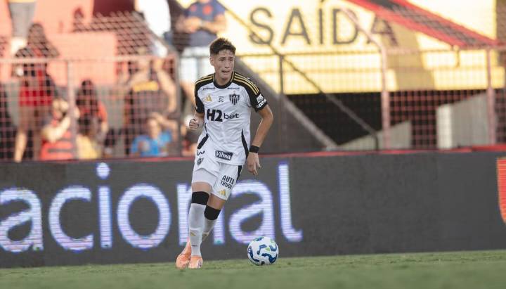 Palestino recurrió a la FIFA por cuotas impagas del Atlético Mineiro en traspaso de Iván Román