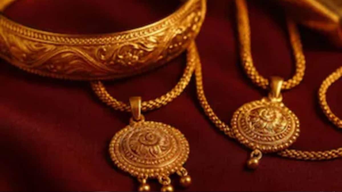 Gold Prices Flat Today, December 5: Check 24K & 22K Rates In Delhi, Mumbai & Other Cities