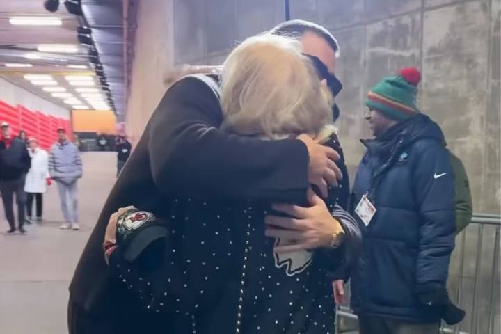 Watch Travis Kelce Hug Donna Kelce as He Arrives for Chiefs