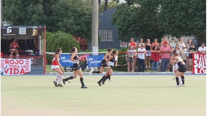 Estudiantes Negro es el campeón del Torneo Oficial de Damas