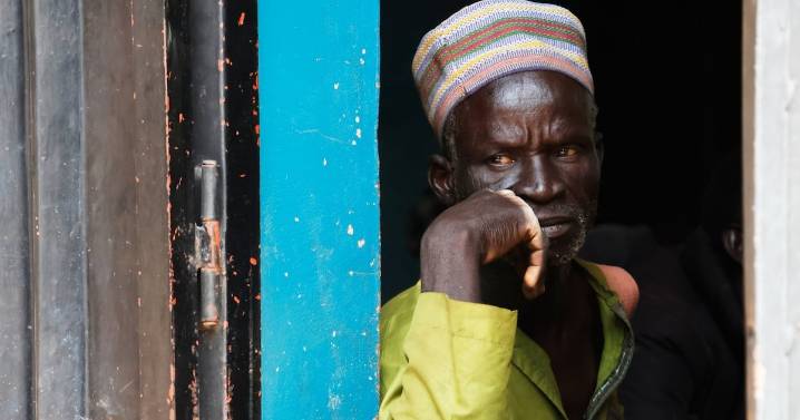 Nigeria school abductions: 100 schoolchildren released