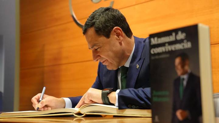 Juanma Moreno defiende en Barcelona las raíces compartidas entre Cataluña y Andalucía