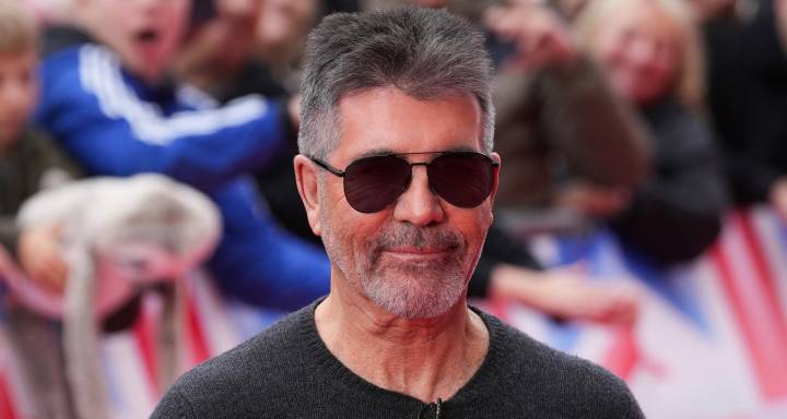 Simon Cowell Is Apologizing For His Past Behavior on ‘American Idol’ | American Idol, Newsies, Simon Cowell