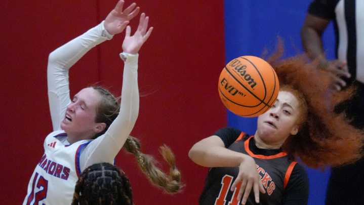 Maudlin girls basketball at Riverside 5A game. Our best photos