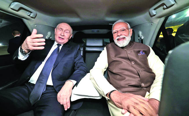 Modi warmly welcomes Putin at Delhi airport; hosts private dinner