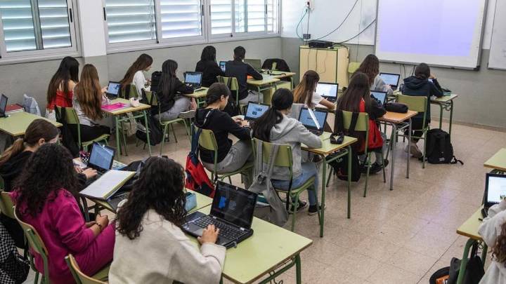 El Gobierno de Aragón ampliará el personal de "entre 15 y 18 institutos" en las próximas semanas