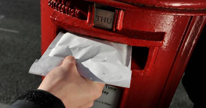 'I'm Texan living in England and I know 1 thing about postboxes that you don't'