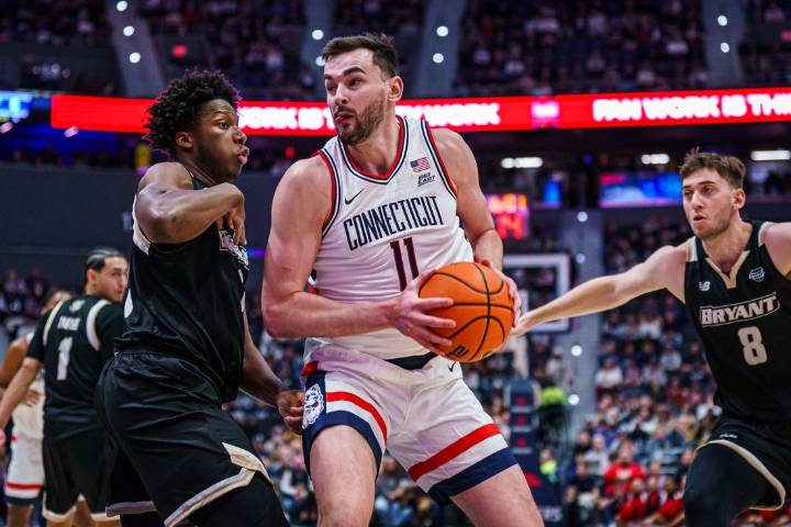 Deadspin | Elite programs in early battle as No. 5 UConn visits Kansas