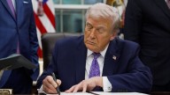 Trump Signs Order Aimed at Curbing State AI Laws