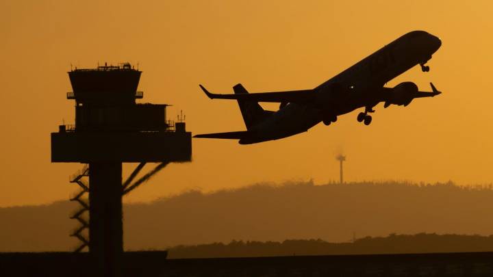 Edinburgh Airport says flights have now resumed after a brief disruption