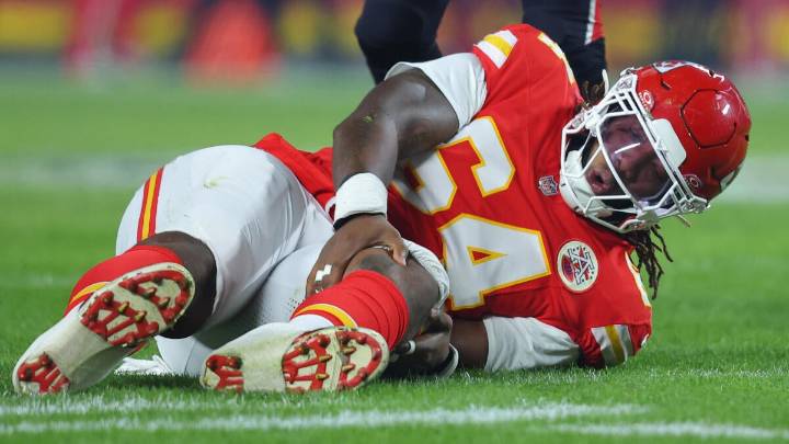 Chiefs' battered offensive line gets hit again with Wanya Morris now out for year