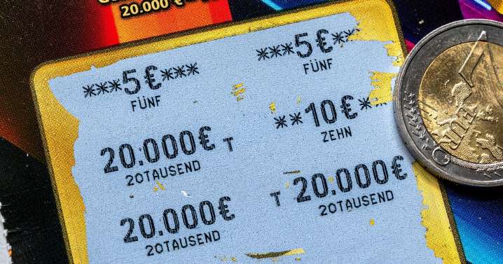 Woman wins £525k on scratchcard and leaves people stunned by what she does