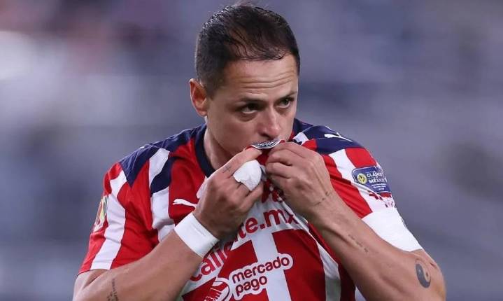 Chicharito no seguirá en Chivas