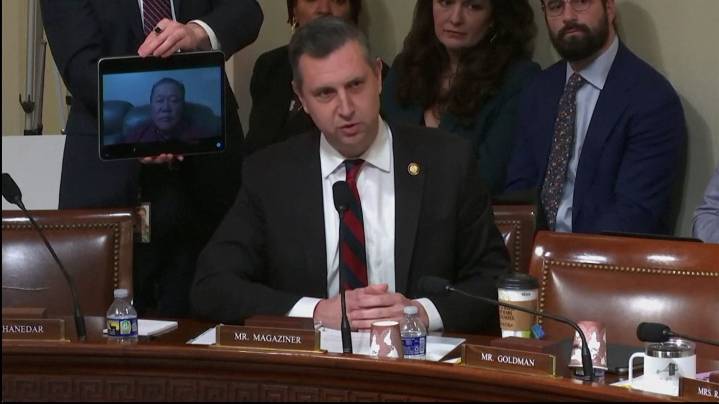 Kristi Noem confronted by deported veteran in viral moment