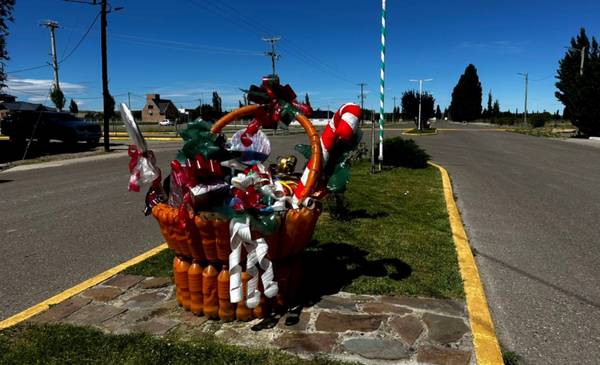 28 de Julio presentó su decoración navideña realizada con materiales reciclados